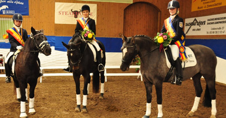 Dressurkreismeister v.l.: Lea Gülden, Svenja Losse, Michele Zuther.  Foto: Zcygan